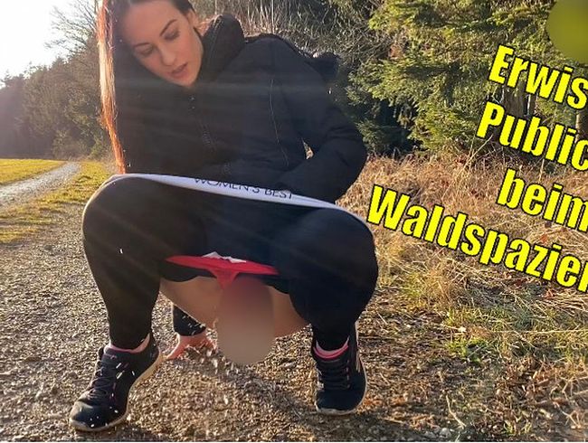 Lola_Candy Porno Video: fu*k! Erwischt!! Public NS beim Waldspaziergang